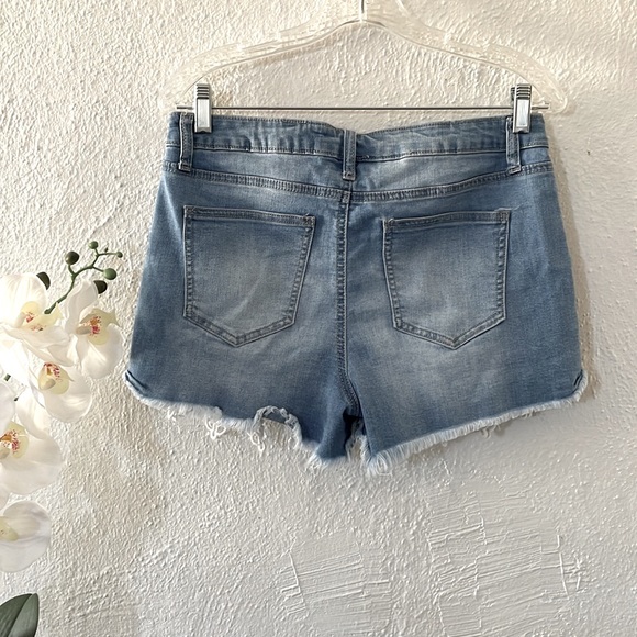 Tinseltown Distressed Jean Short Shorts Junior’s Size 7 - Picture 3 of 4